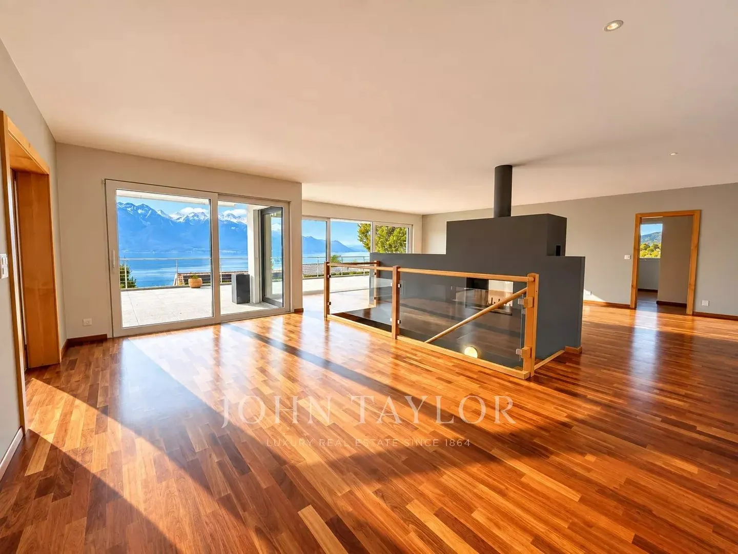 Elegante Detached Villa mit Seeblick - Foto 5 von 19