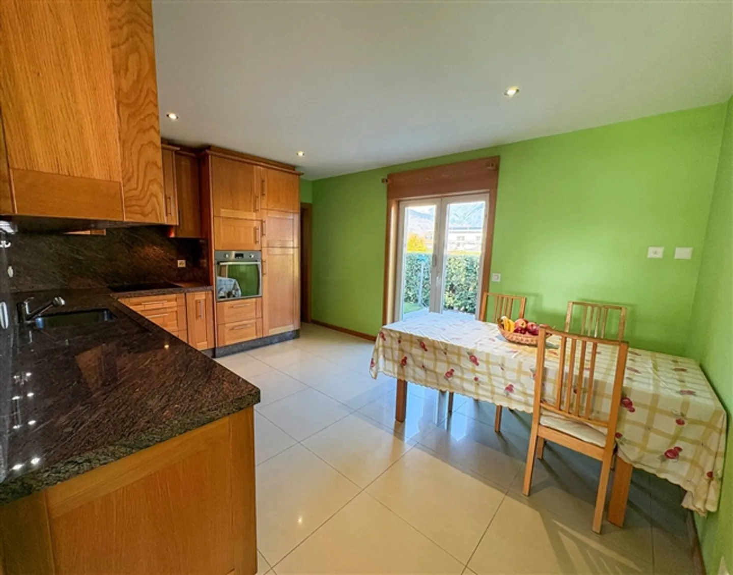 Ardon - Villa spaziosa con 4 appartamenti, ideale per famiglie o investitori - Foto 8 di 13