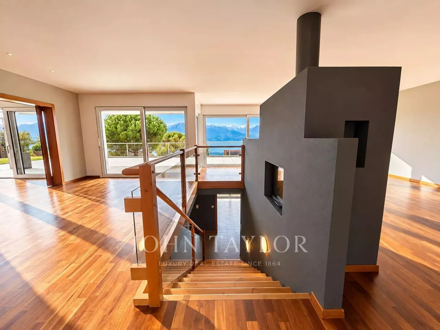 Elegante Detached Villa mit Seeblick - Foto 7 von 19