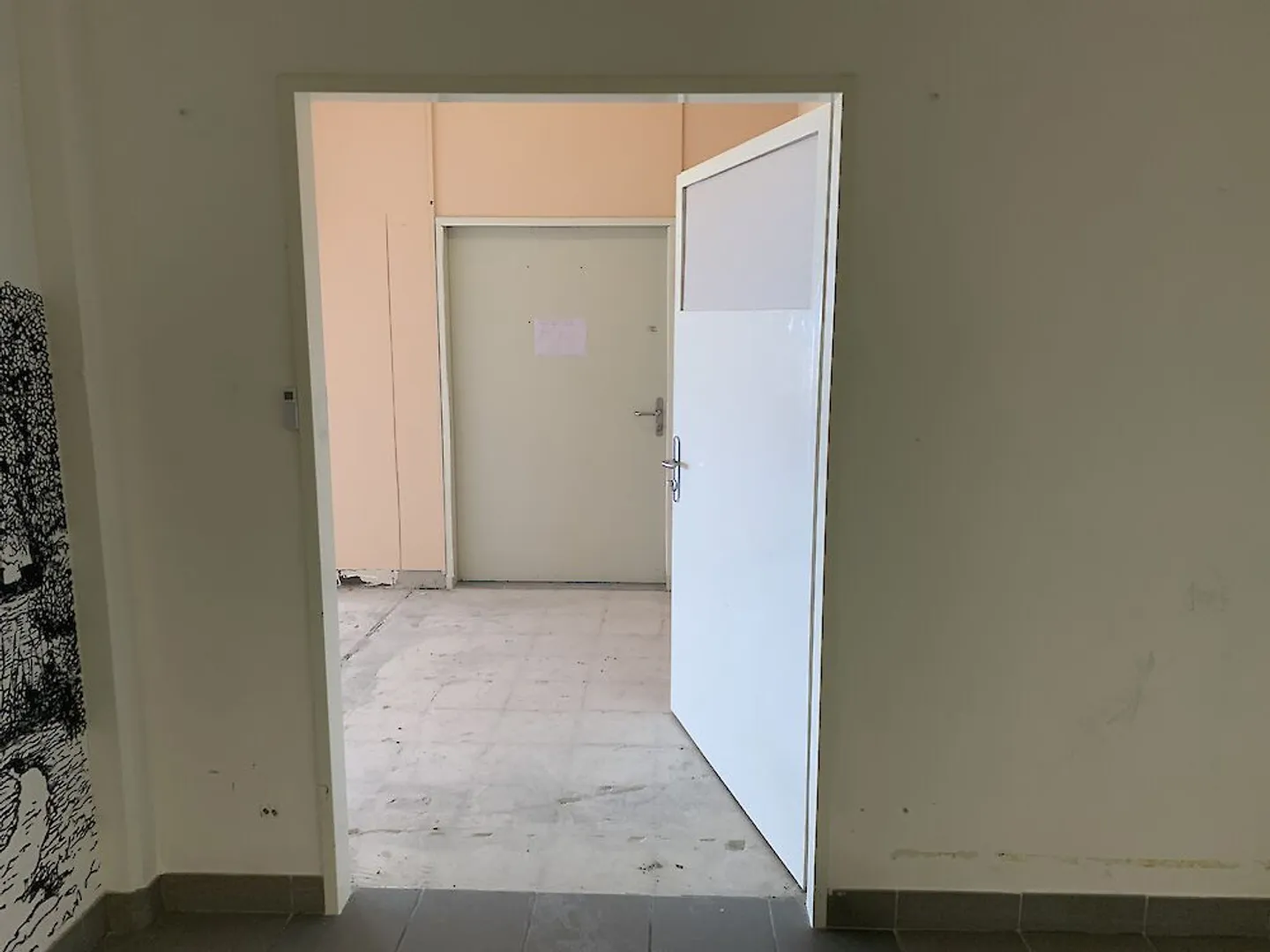 Locali spaziosi e luminosi in Waprpelstrasse a Düdingen - Foto 4 di 13