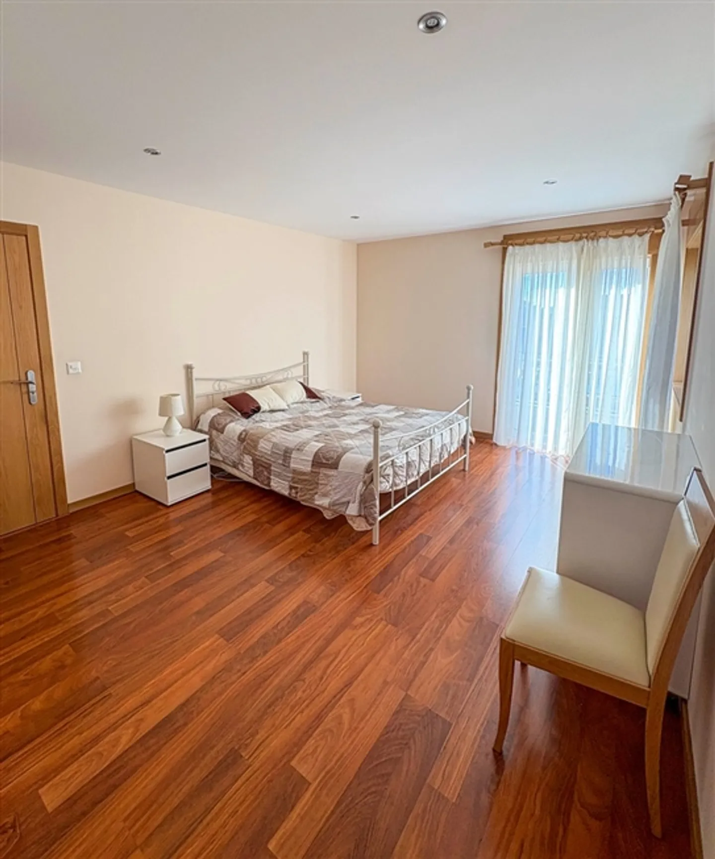 Ardon - Villa spaziosa con 4 appartamenti, ideale per famiglie o investitori - Foto 12 di 13