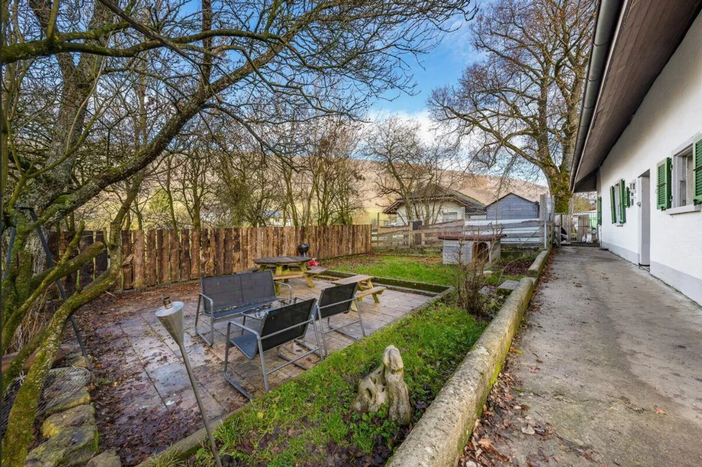 Casa bifamiliare con ampio terreno - Foto 3 di 20