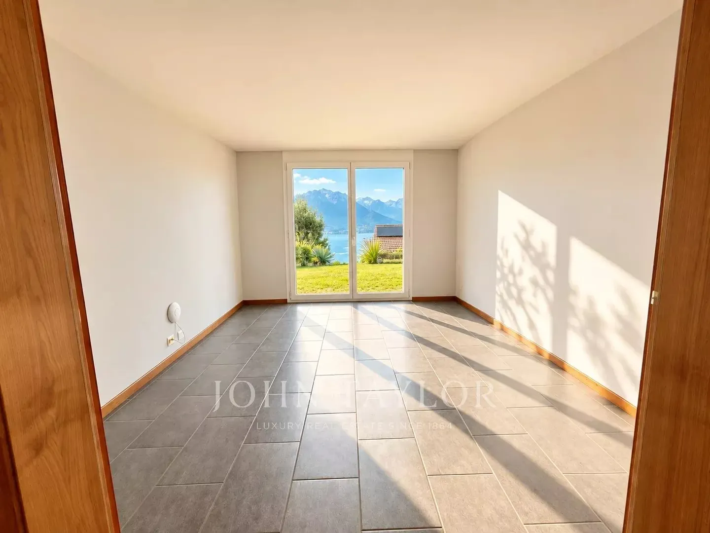 Elegante Detached Villa mit Seeblick - Foto 17 von 19