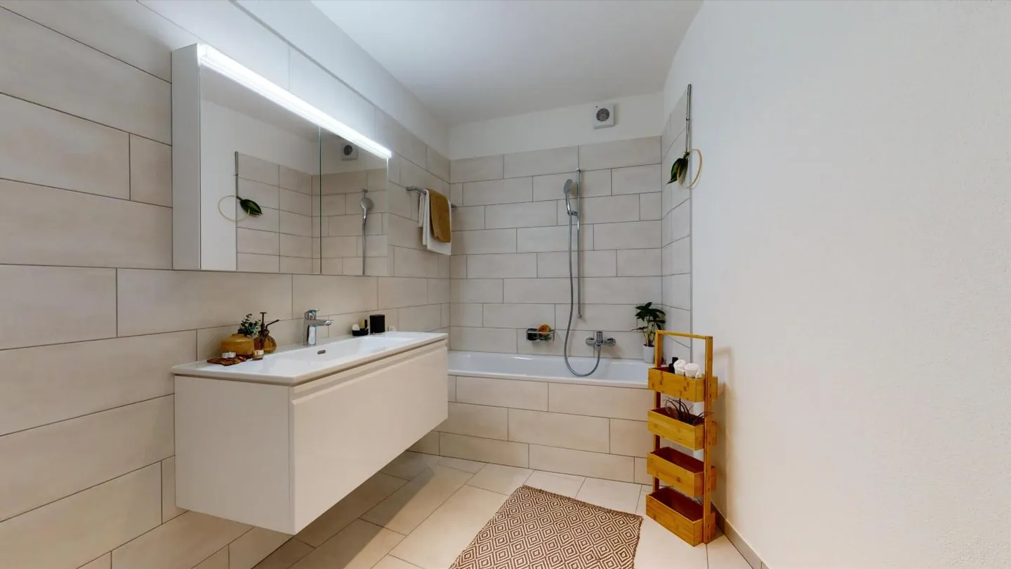 Elegante Appartamento con Ampio Giardino Privato - Foto 4 di 11