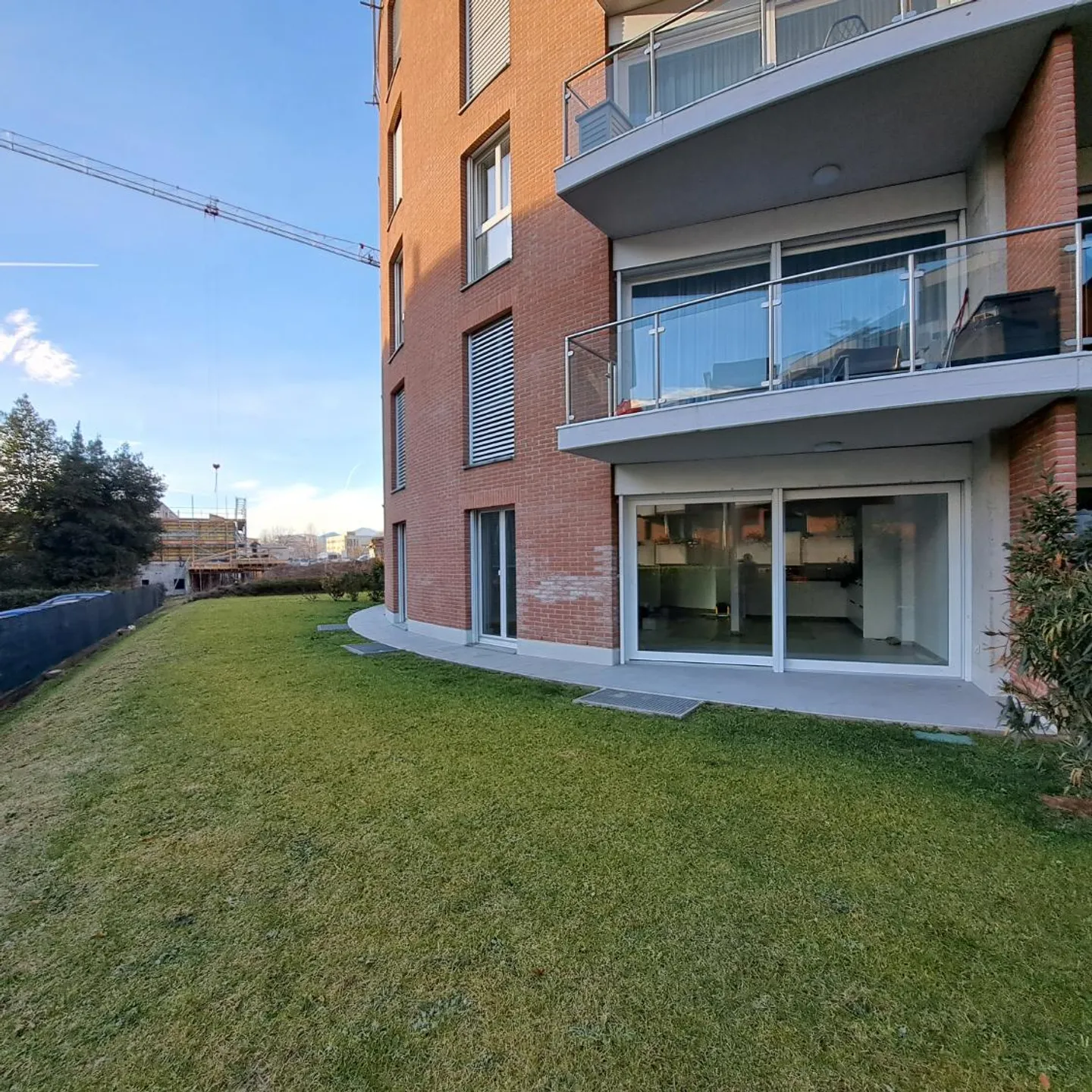 Elegante Appartamento con Ampio Giardino Privato - Foto 9 di 11