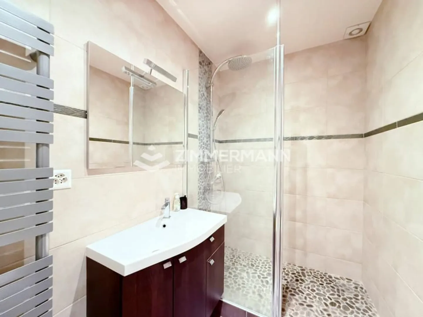 Superb furnished 5-room apartment facing the pearl of the lake - Photo 8 of 8