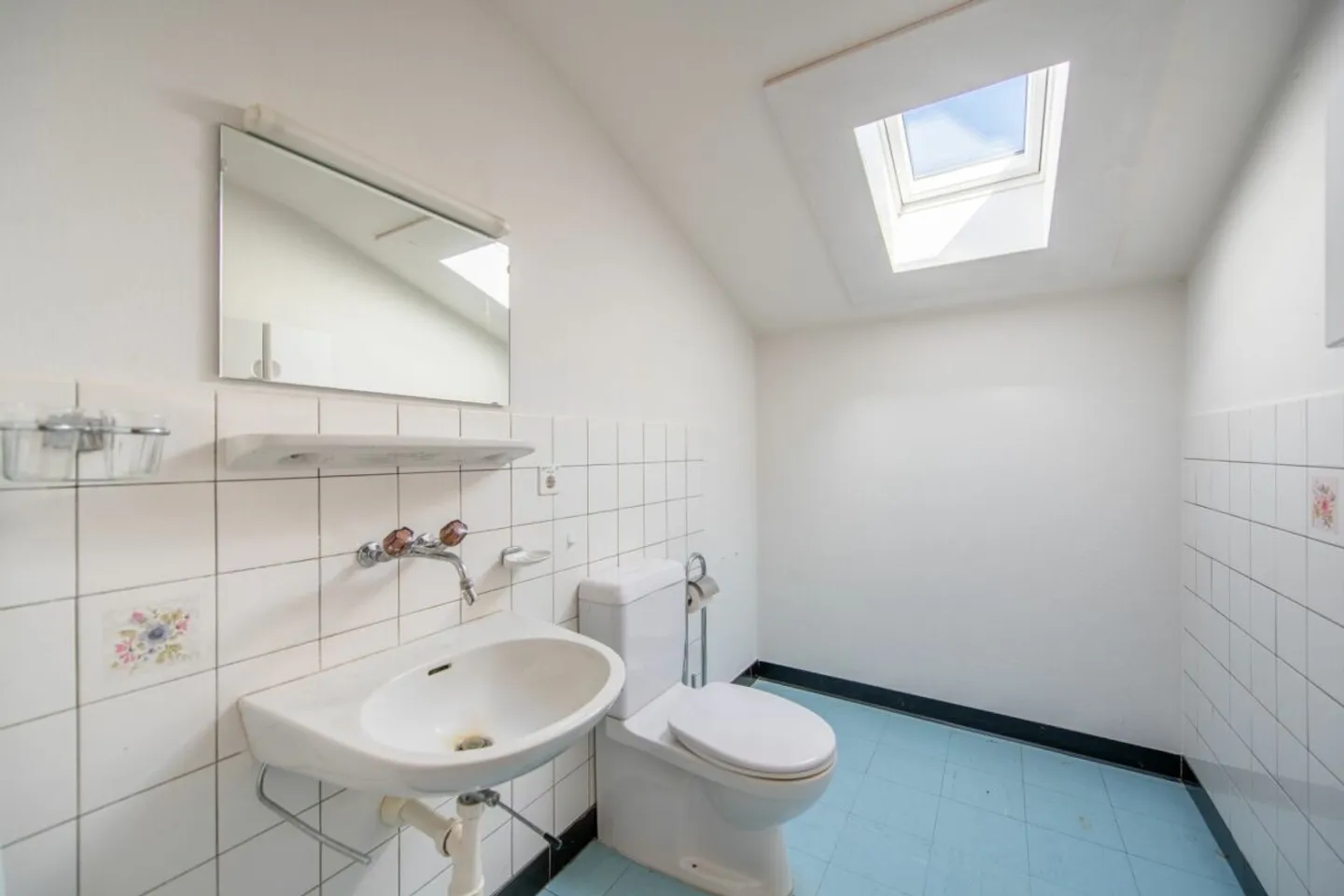 Grosszügig leben, individuell gestalten - Haus mit 3 Garagen & Gartenidylle - Foto 14 von 34