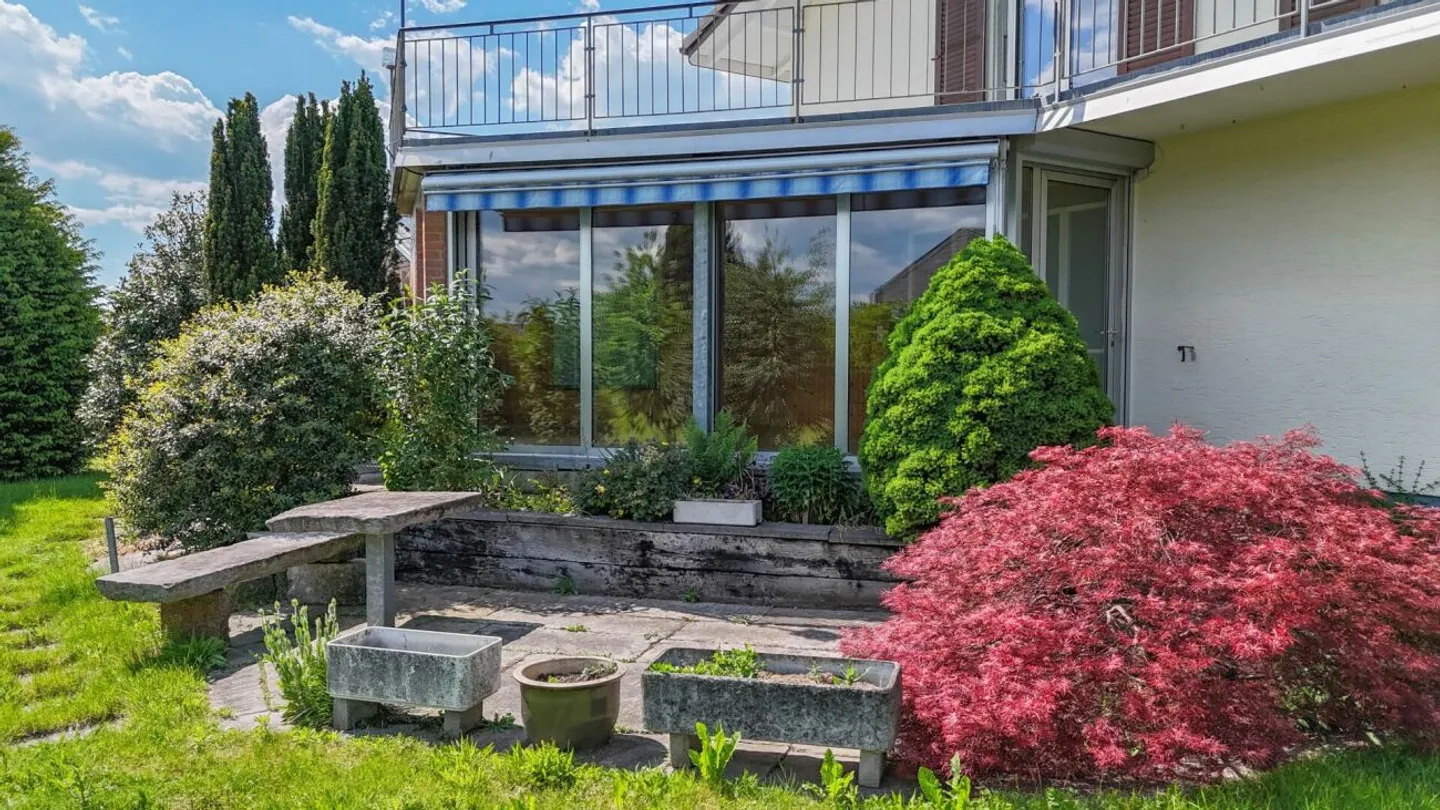 Grosszügig leben, individuell gestalten - Haus mit 3 Garagen & Gartenidylle - Foto 17 von 34