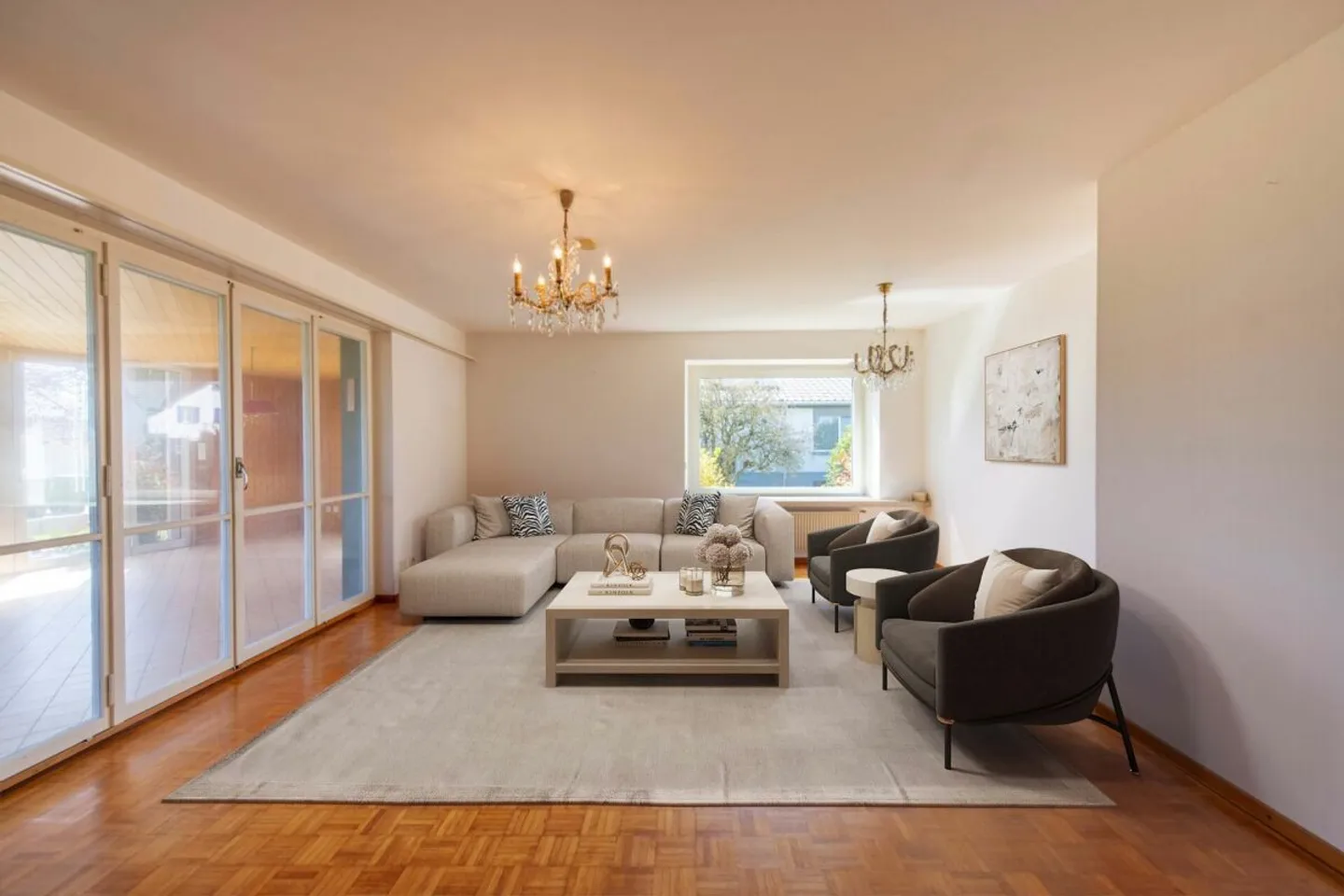 Grosszügig leben, individuell gestalten - Haus mit 3 Garagen & Gartenidylle - Foto 4 von 34