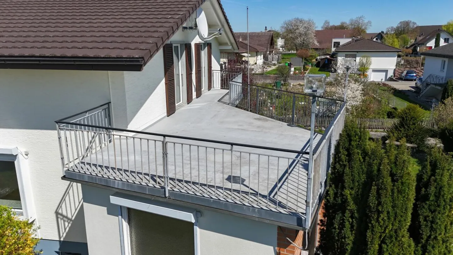 Grosszügig leben, individuell gestalten - Haus mit 3 Garagen & Gartenidylle - Foto 20 von 34
