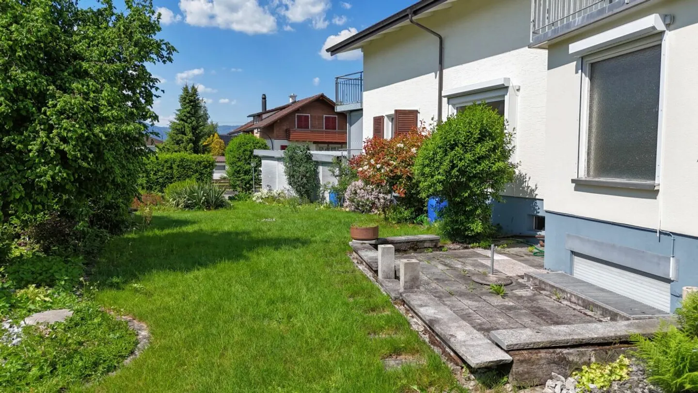 Grosszügig leben, individuell gestalten - Haus mit 3 Garagen & Gartenidylle - Foto 23 von 34