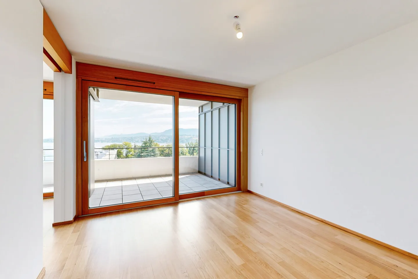 Appartement lumineux avec vue - Photo 3 sur 10