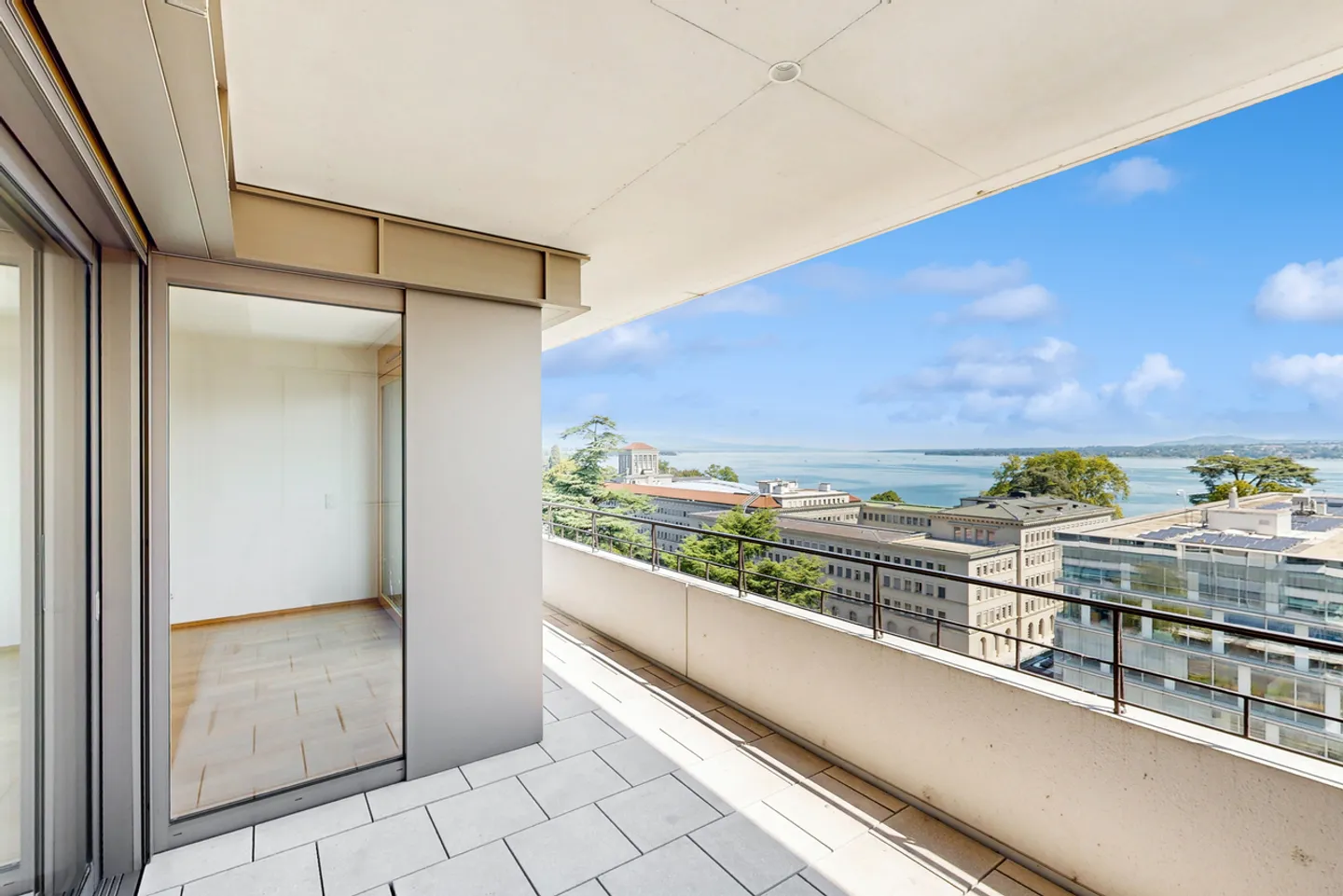 Appartement lumineux avec vue - Photo 5 sur 10