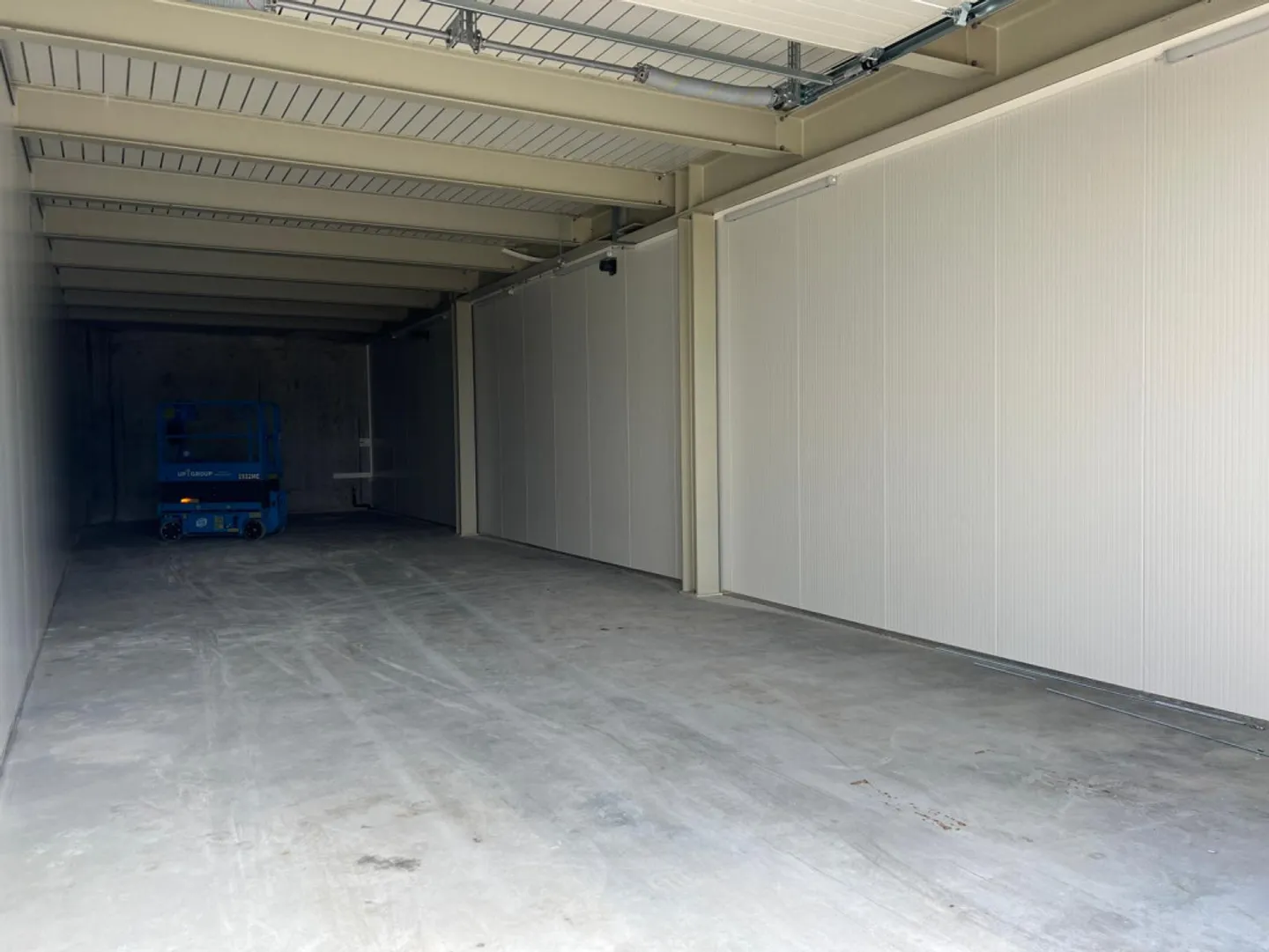 Box Polivalente nella Zona Industriale di Villeneuve - Foto 1 di 2