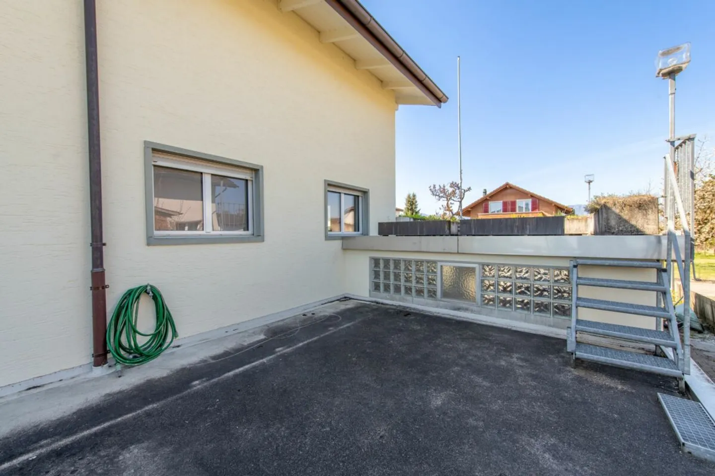 Grosszügig leben, individuell gestalten - Haus mit 3 Garagen & Gartenidylle - Foto 25 von 34