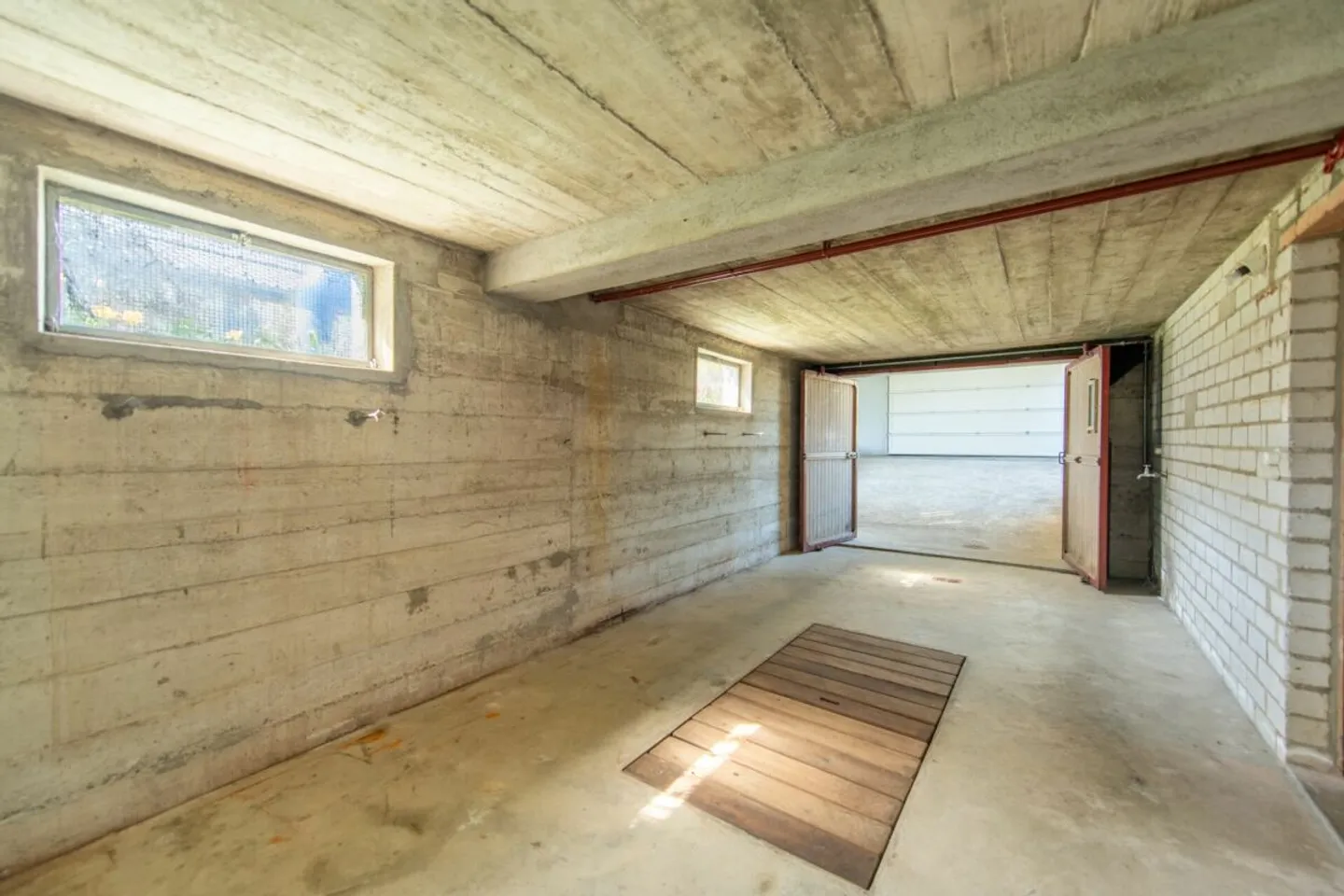 Grosszügig leben, individuell gestalten - Haus mit 3 Garagen & Gartenidylle - Foto 28 von 34