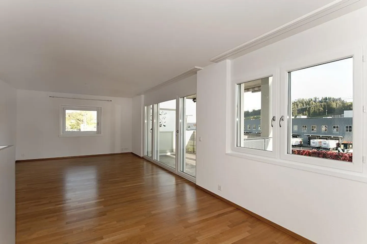 Helle 4.5 Zimmer-Wohnung mit pfiffigem Grundriss - Foto 3 von 15