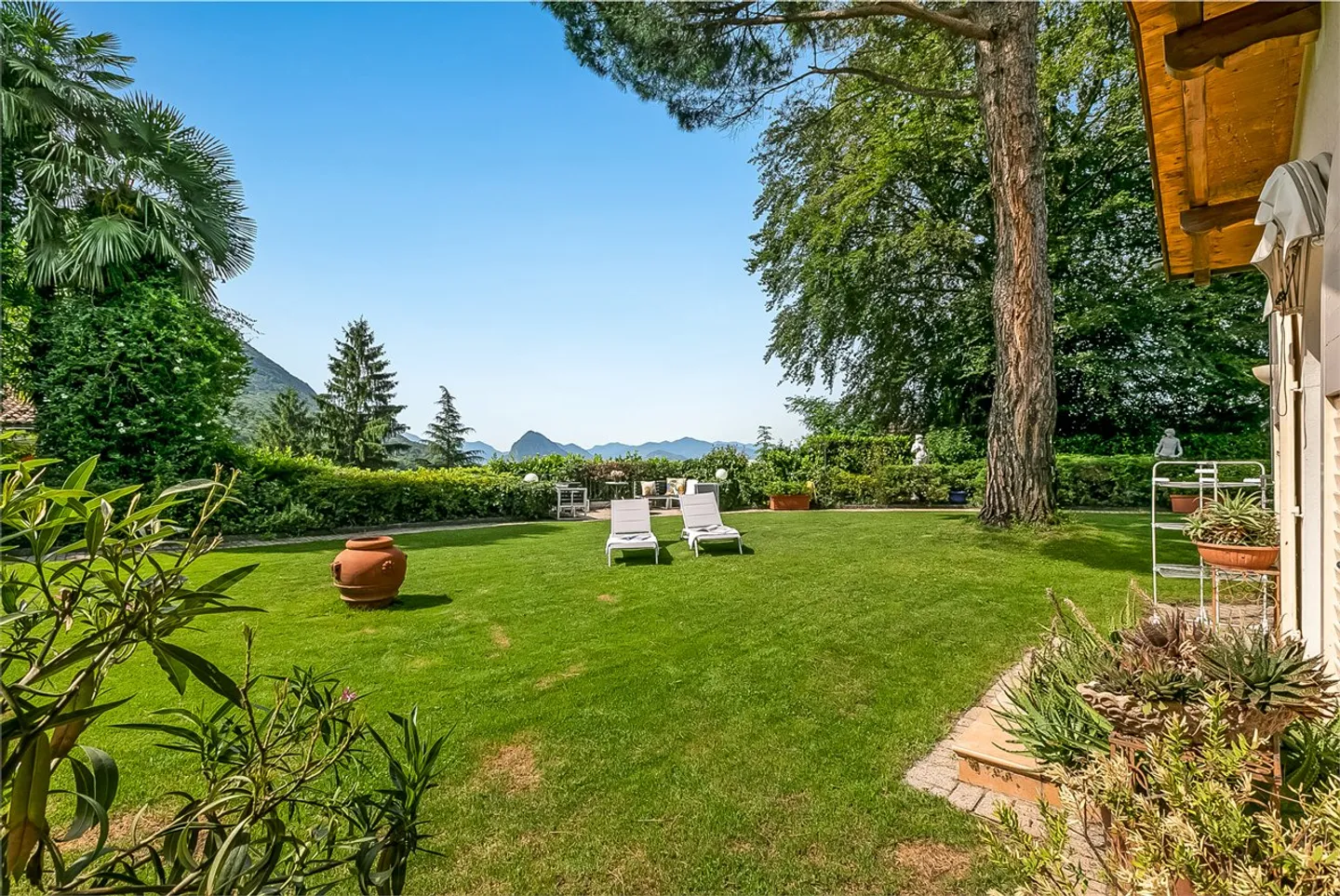 Elegante Villa mit Traumhaftem Blick - Foto 3 von 24