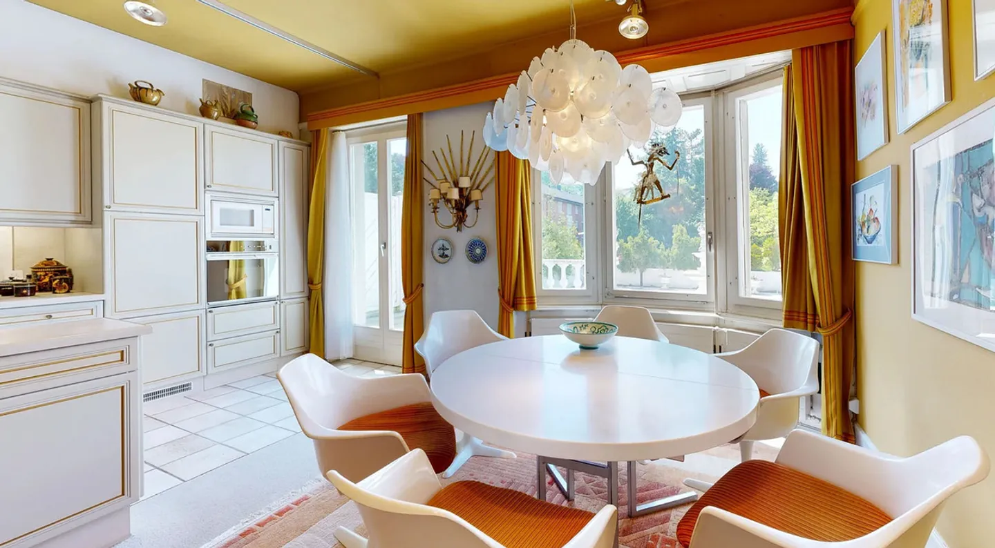 Manor House with Medical Practice and Swimming Pool in a Preferred Location - Photo 10 of 29