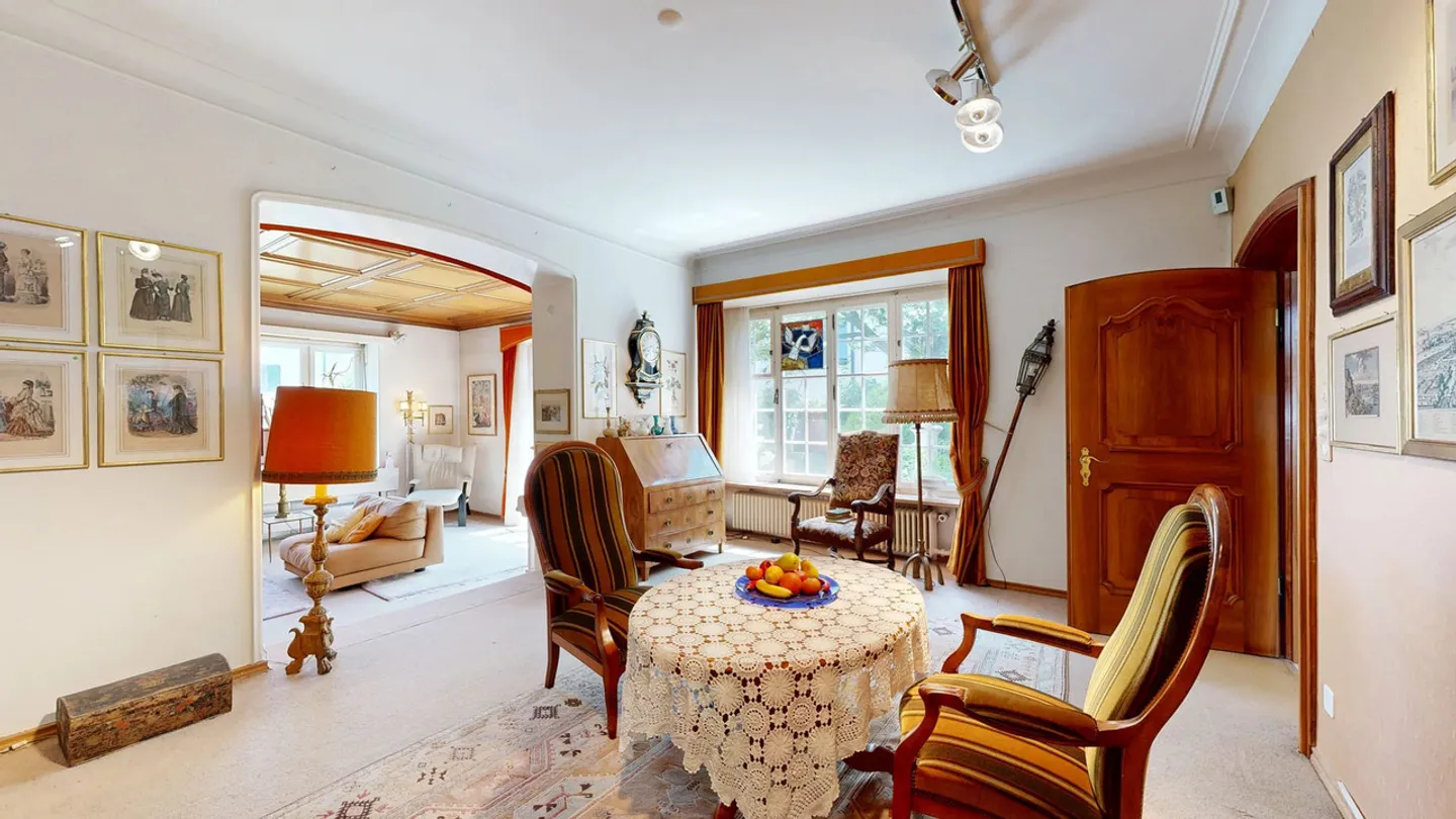 Manor House with Medical Practice and Swimming Pool in a Preferred Location - Photo 5 of 29