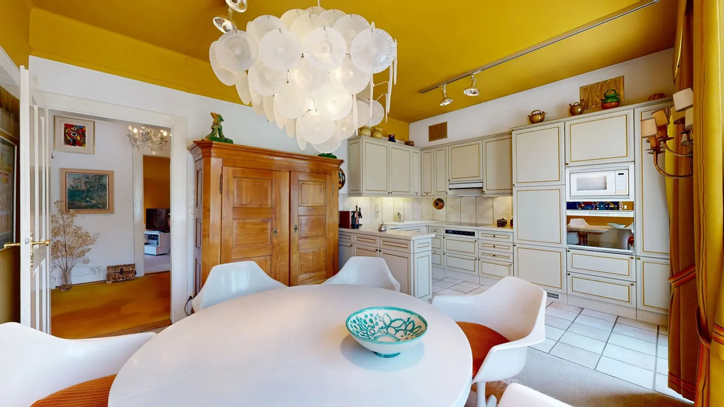 Manor House with Medical Practice and Swimming Pool in a Preferred Location - Photo 11 of 29