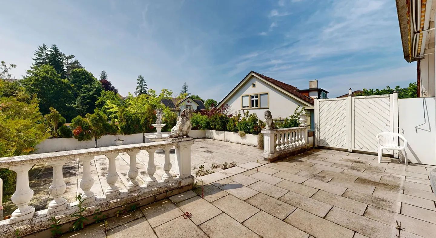 Manor House with Medical Practice and Swimming Pool in a Preferred Location - Photo 12 of 29