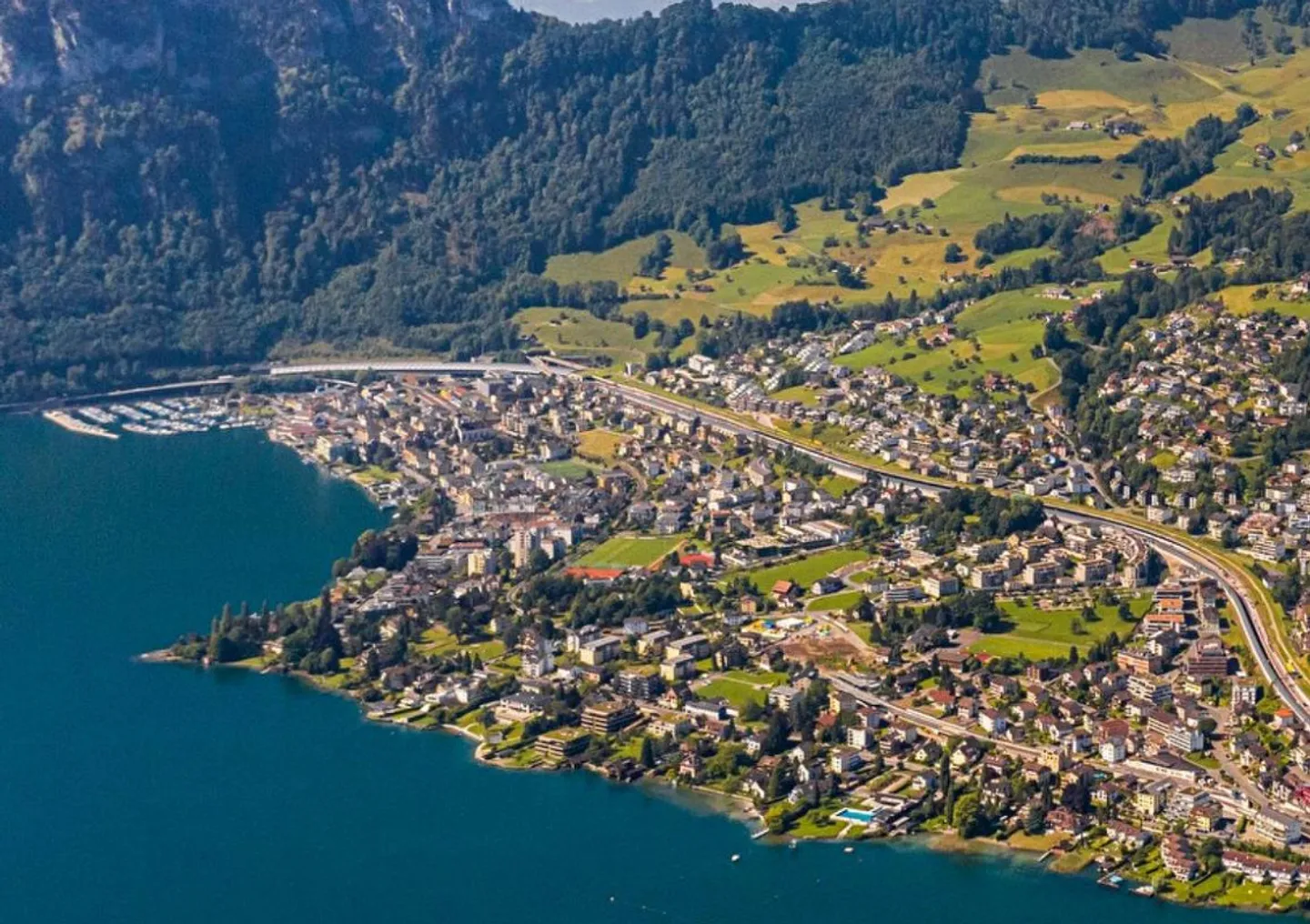 Negozio / attività commerciale in affitto su Seestrasse a Hergiswil NW - Foto 1 di 1