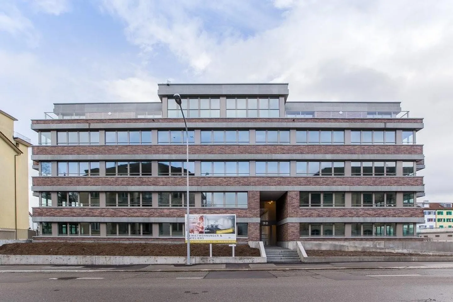 Charming 1-room apartment in a central location - Photo 1 of 6