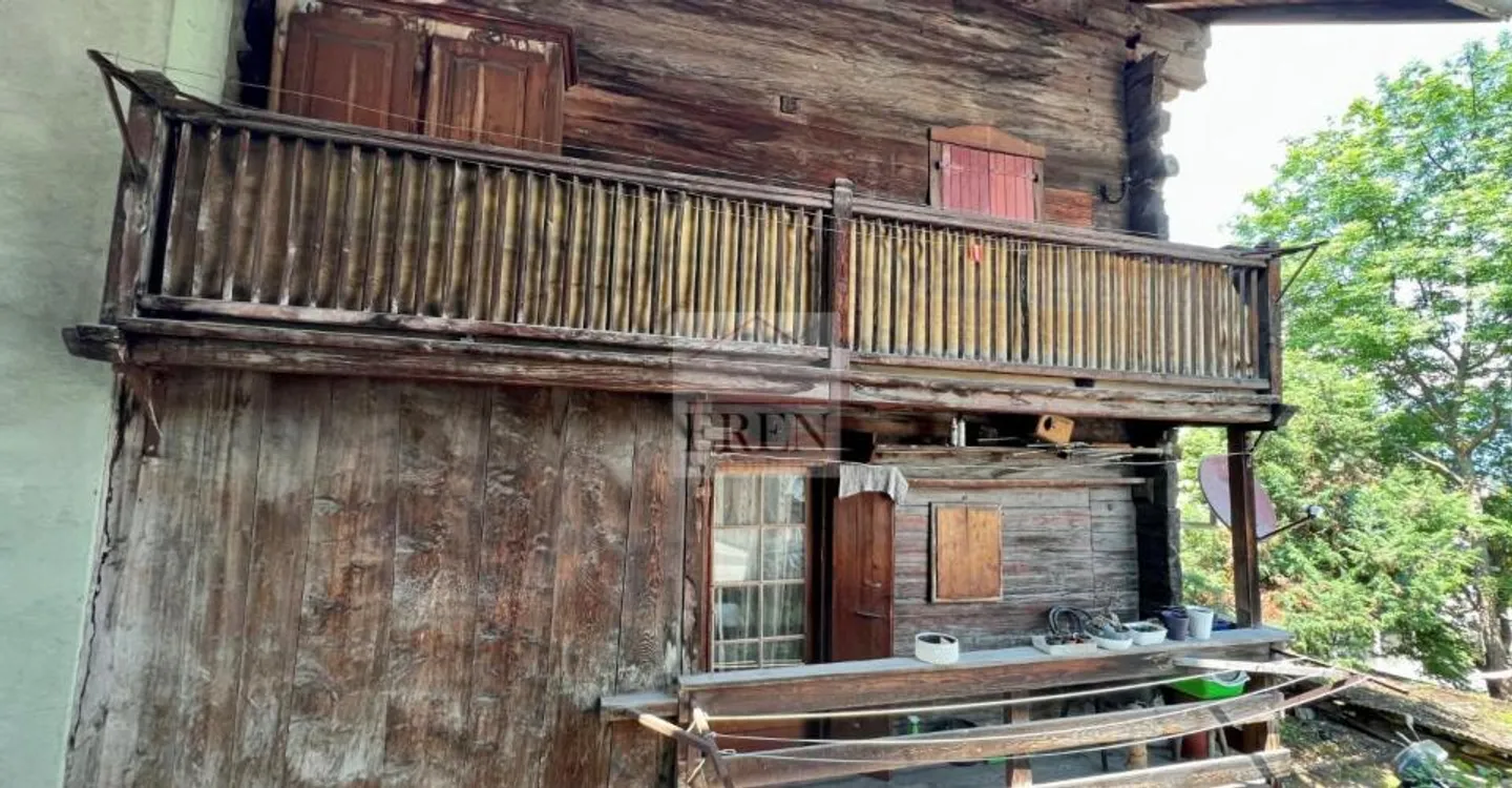 Dorfhaus mit mehreren Wohnungen zu renovieren + Scheune / Schuppen im Herzen des Dorfes (Val d'Hérens) - Foto 3 von 13