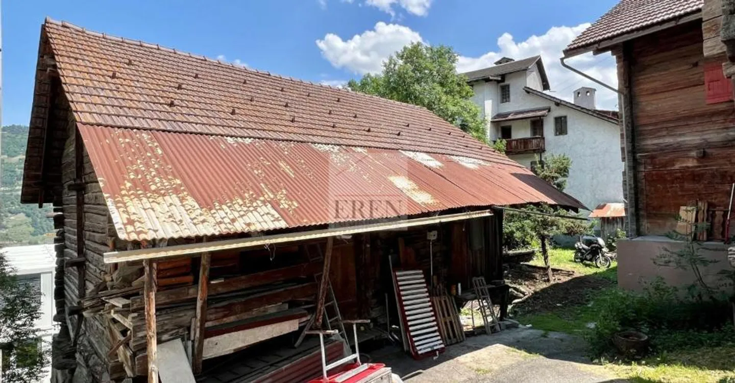 Dorfhaus mit mehreren Wohnungen zu renovieren + Scheune / Schuppen im Herzen des Dorfes (Val d'Hérens) - Foto 5 von 13