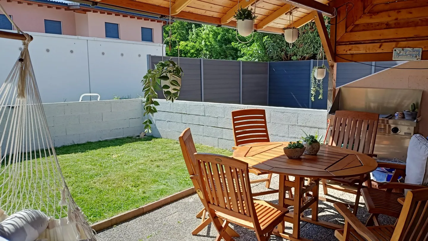 Schöne Reihenhaus-Villa mit 2 Terrassen und Garten - Foto 2 von 18