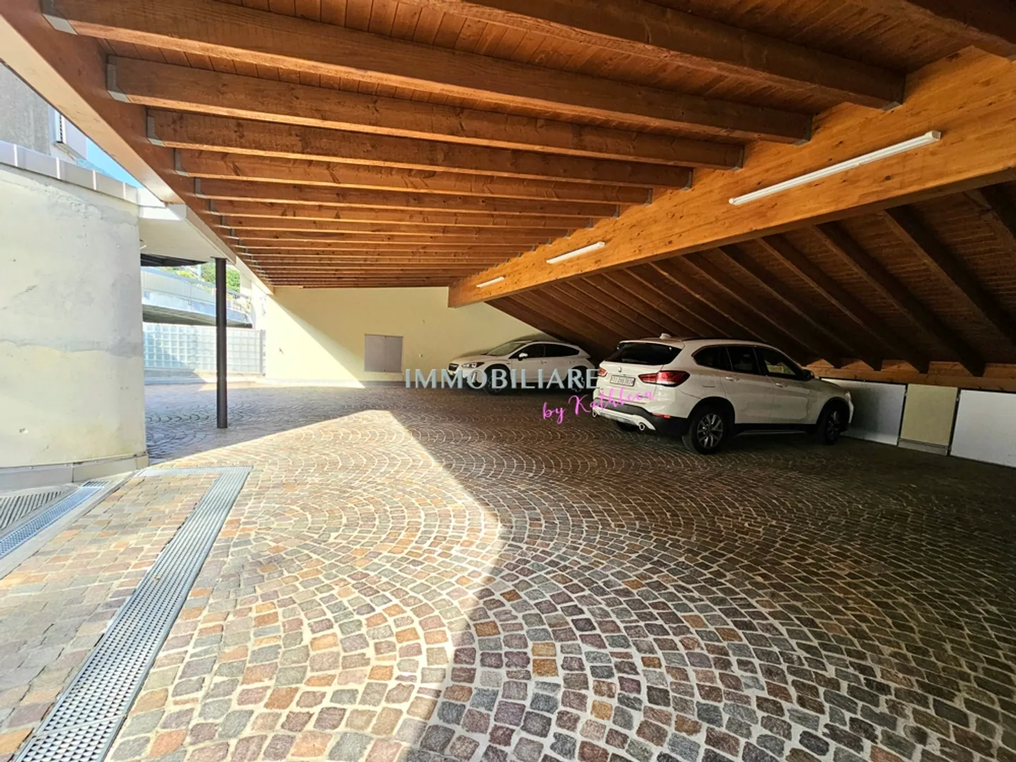 Duplex con 2 grandi terrazze, quota giardino e vista parziale sul lago, residenza principale - Foto 14 di 15