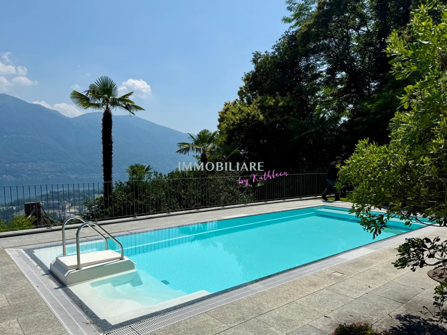 Duplex con 2 grandi terrazze, quota giardino e vista parziale sul lago, residenza principale - Foto 15 di 15