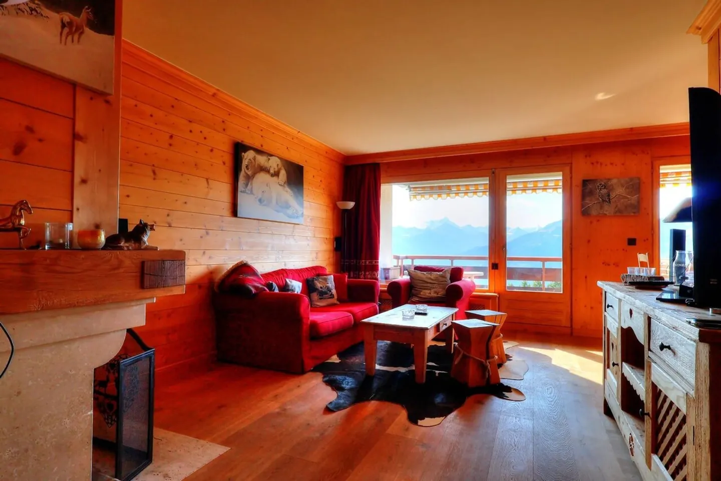 Fascino alpino e vista panoramica per questo splendido appartamento di 3,5 locali - Foto 3 di 10