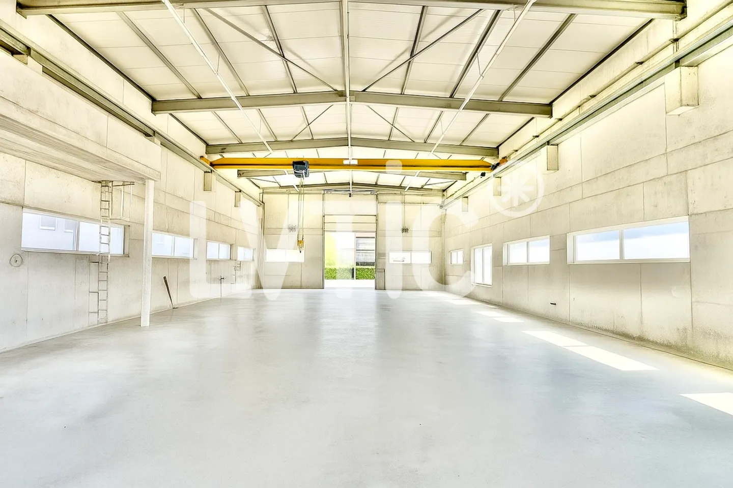 Capannone industriale di 1350 m2 su un lotto di 4000 m2 in vendita a Morat - Foto 5 di 18