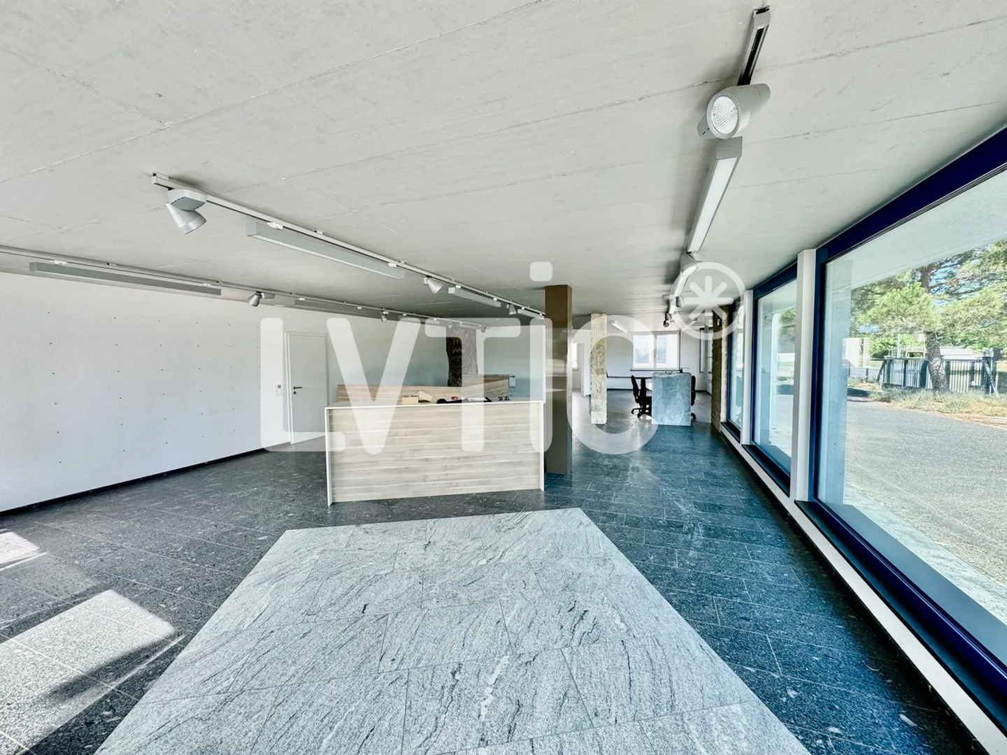 Capannone industriale di 1350 m2 su un lotto di 4000 m2 in vendita a Morat - Foto 10 di 18