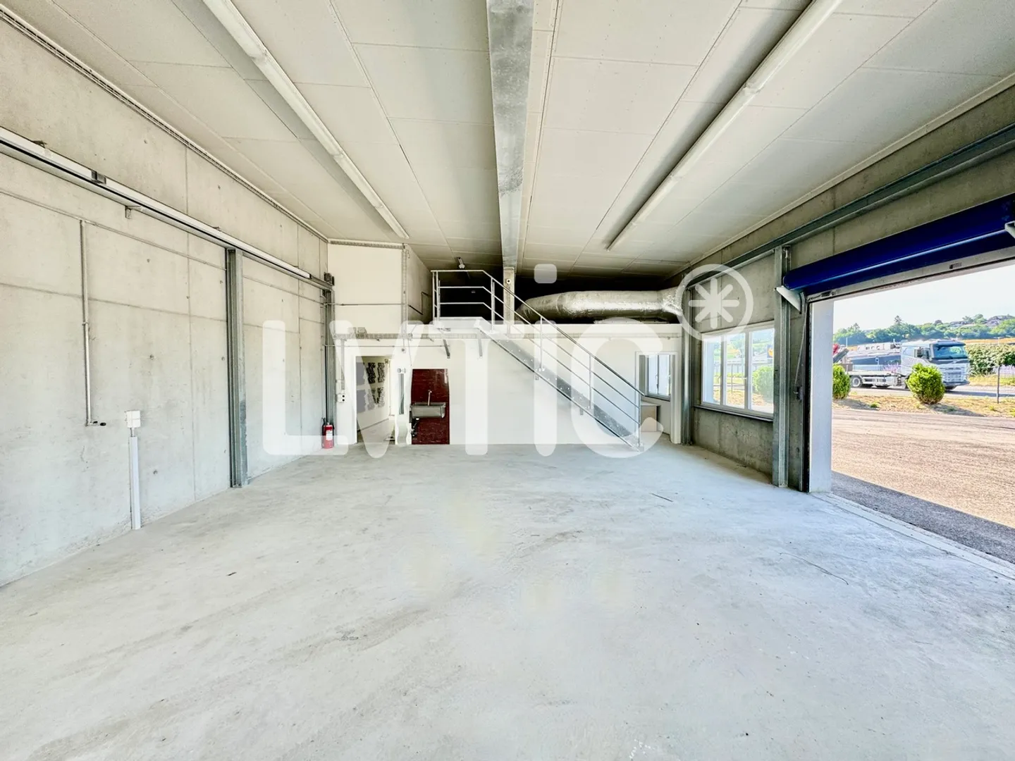 Capannone industriale di 1350 m2 su un lotto di 4000 m2 in vendita a Morat - Foto 12 di 18