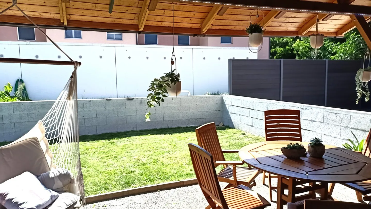 Schöne Reihenhaus-Villa mit 2 Terrassen und Garten - Foto 17 von 18