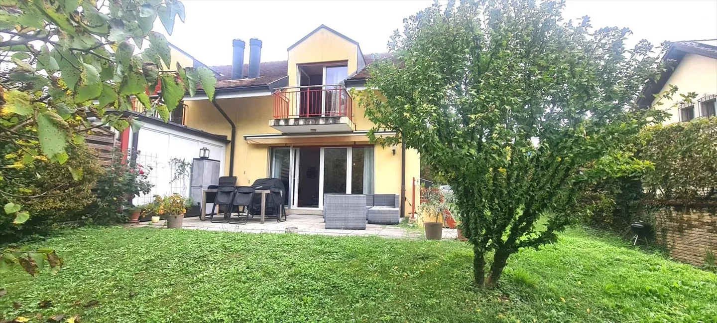 Bella casa bifamiliare con 5.5 stanze a Rolle - Foto 1 di 7
