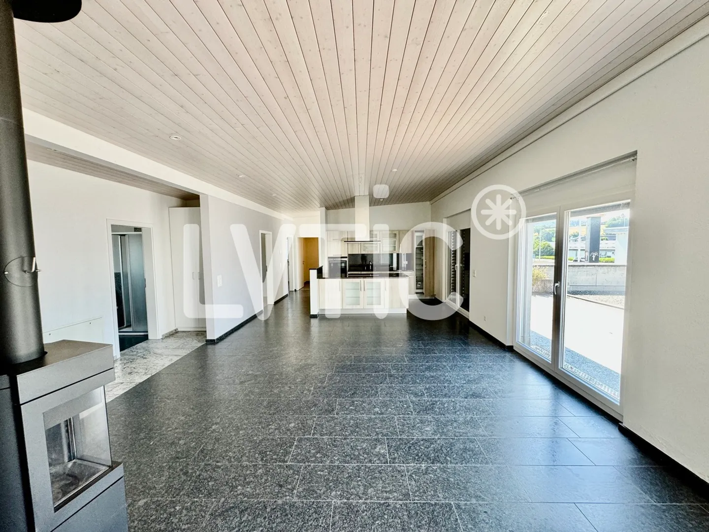 Capannone industriale di 1350 m2 su un lotto di 4000 m2 in vendita a Morat - Foto 14 di 18
