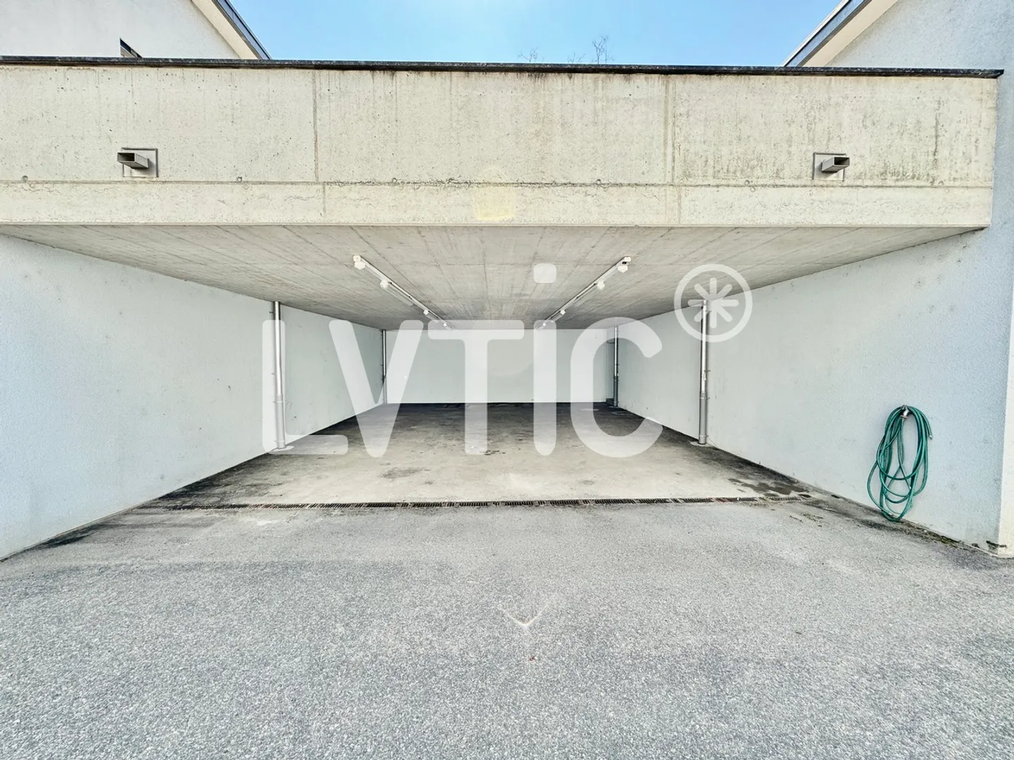 Capannone industriale di 1350 m2 su un lotto di 4000 m2 in vendita a Morat - Foto 15 di 18
