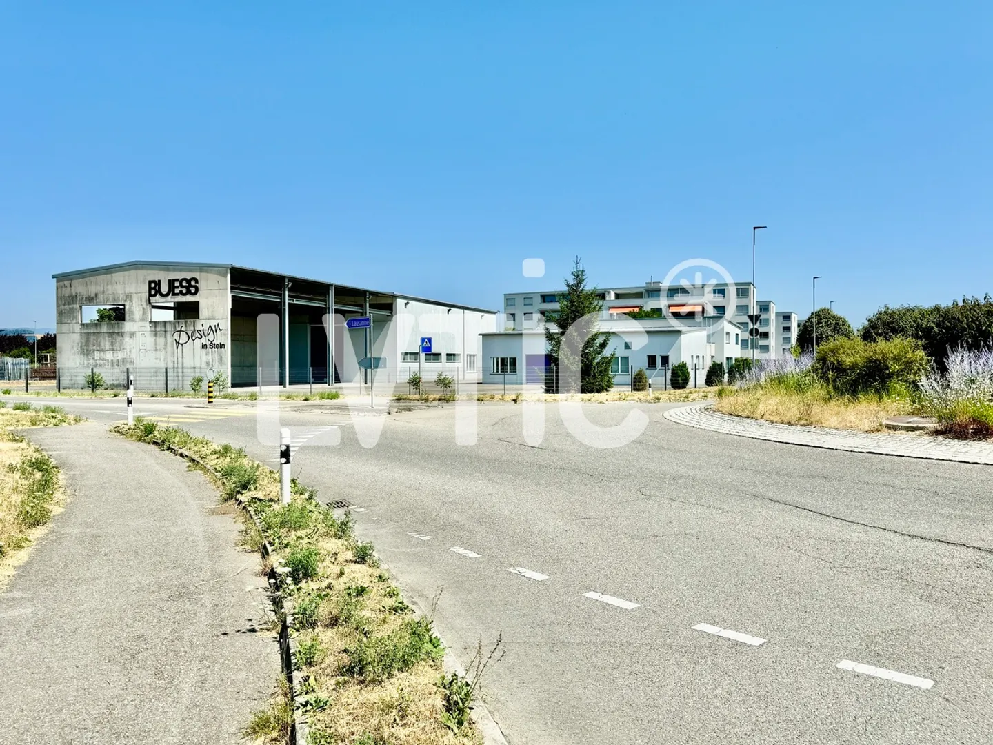 Capannone industriale di 1350 m2 su un lotto di 4000 m2 in vendita a Morat - Foto 16 di 18