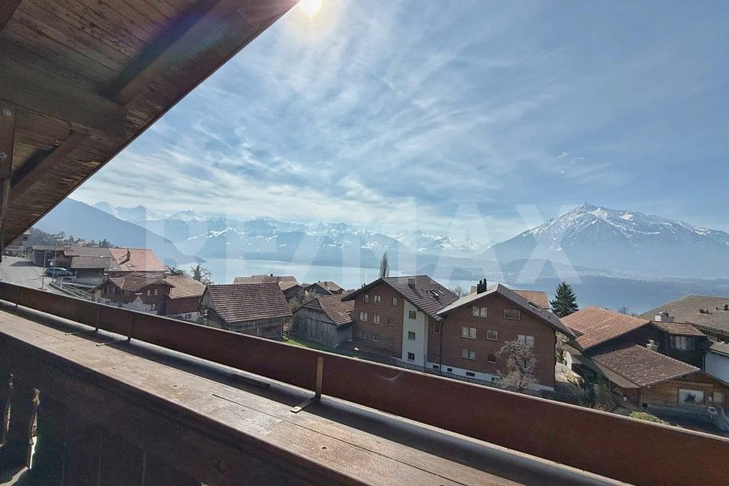 Un bijou avec vue sur le lac et la montagne - Photo 3 sur 13