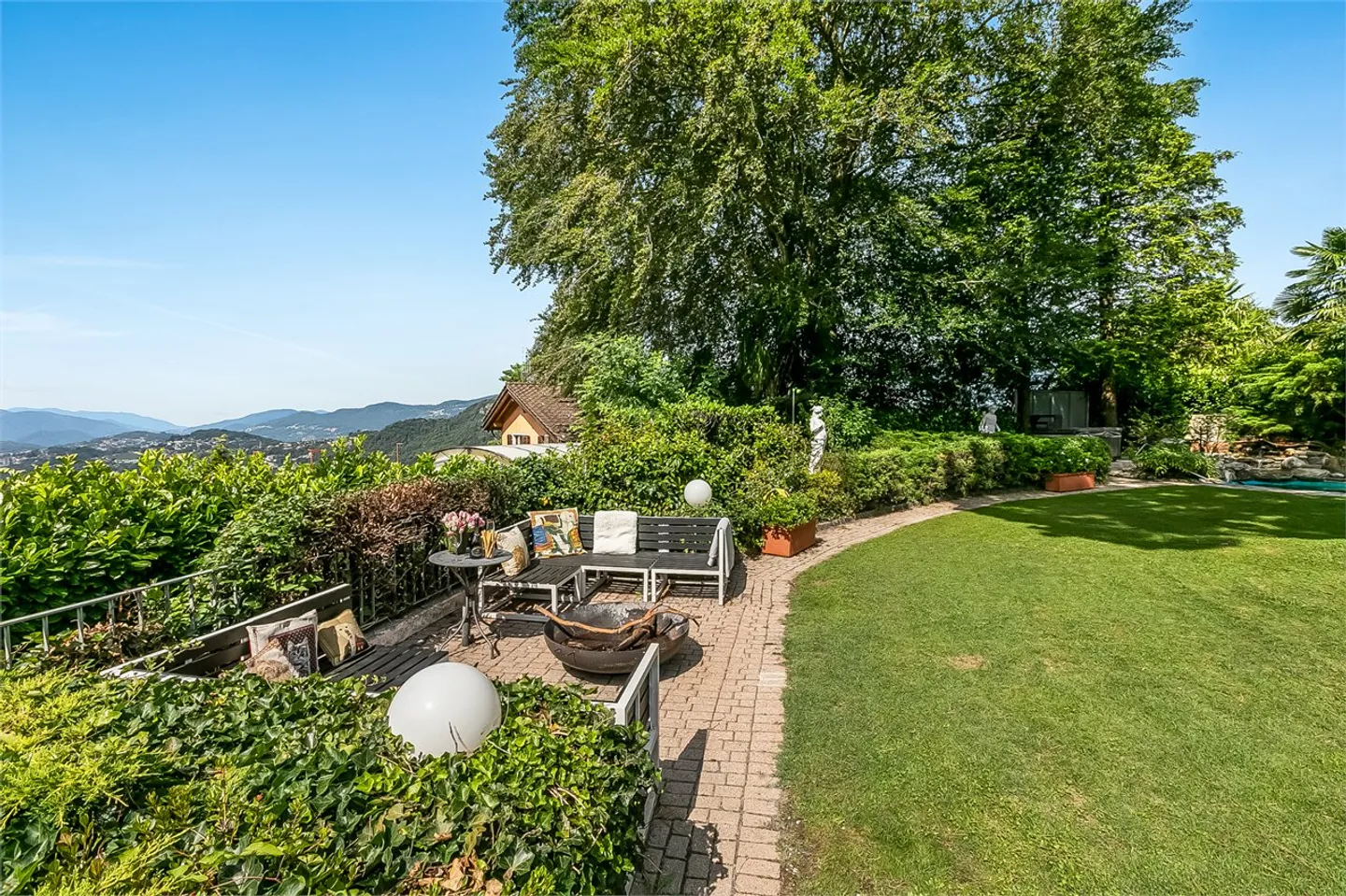 Elegante Villa mit Traumhaftem Blick - Foto 7 von 24