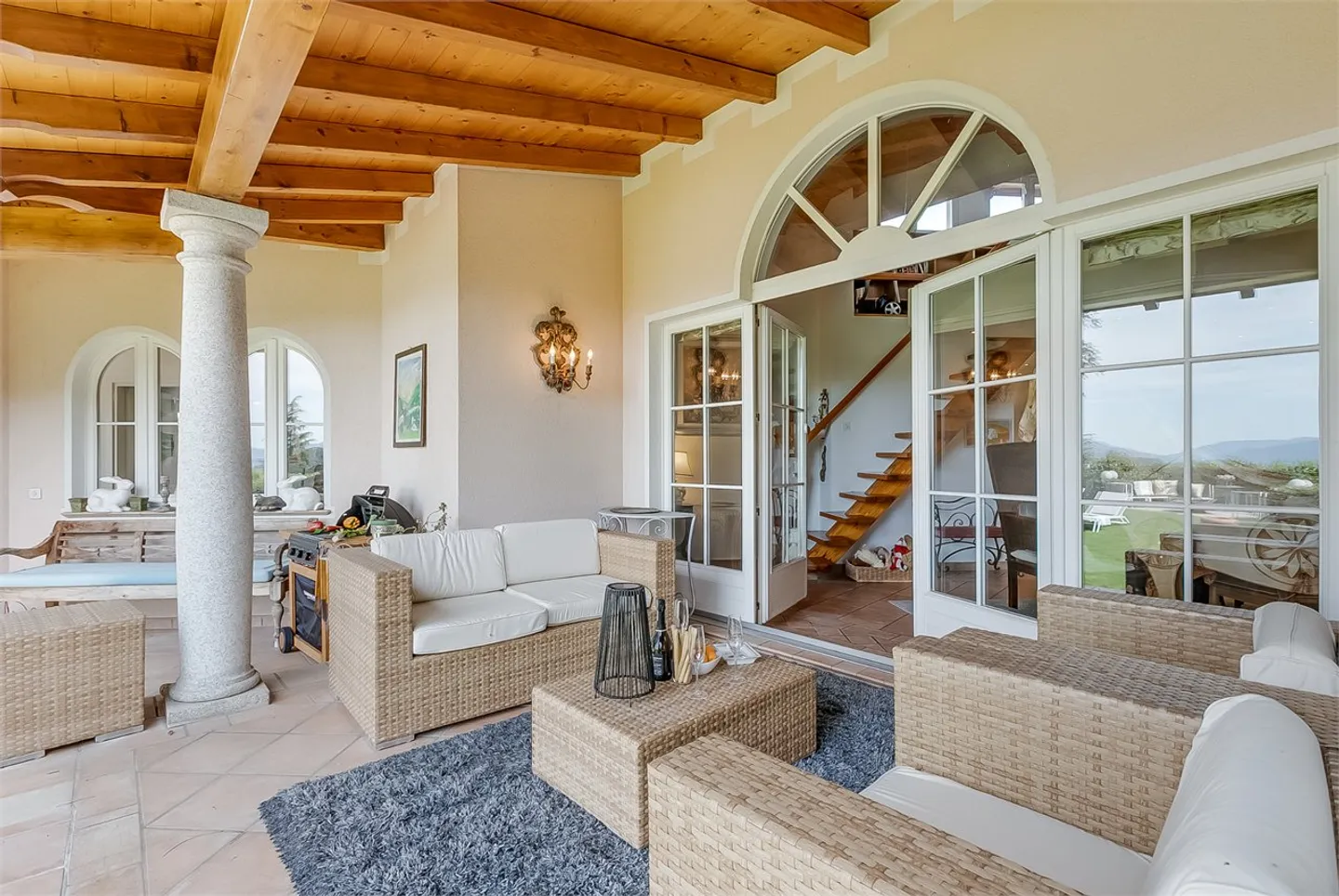 Elegante Villa mit Traumhaftem Blick - Foto 8 von 24