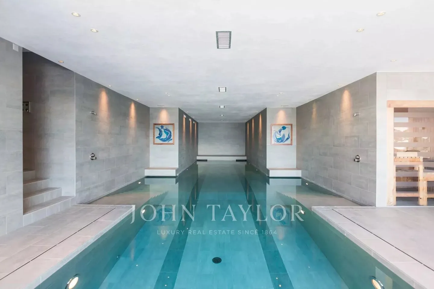 Luxurious chalet with swimming pool and wellness area - Photo 11 of 12