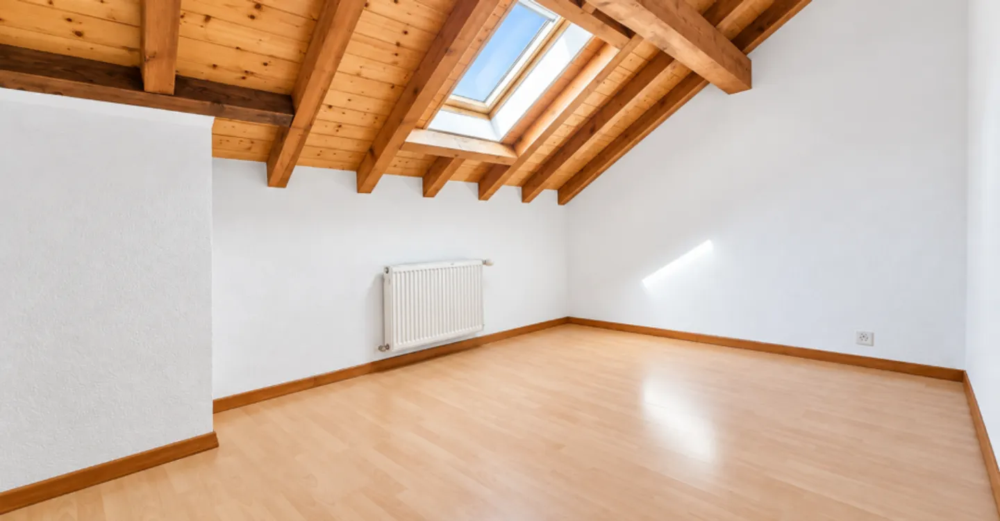Appartamento duplex di 5 locali 1-2 con balcone e posti auto esterni - Foto 7 di 9