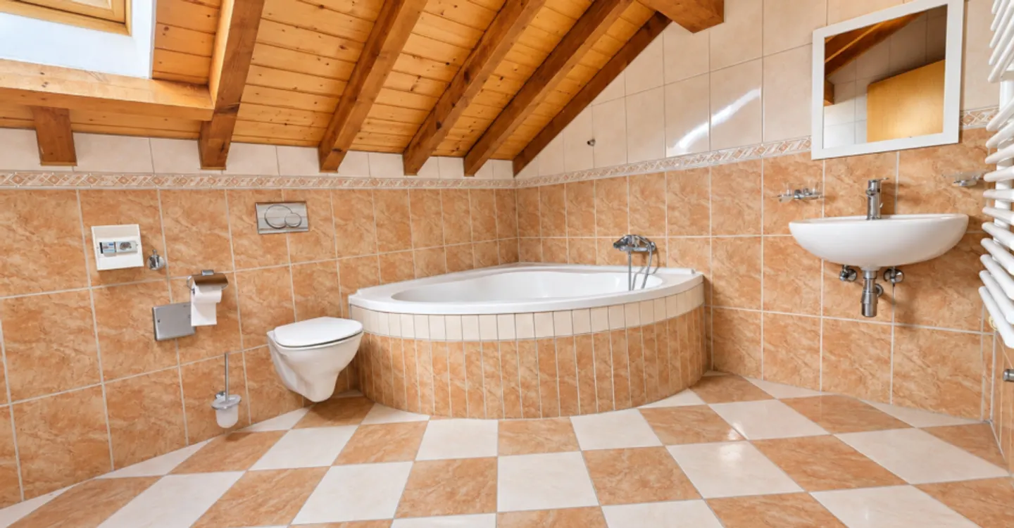 Appartamento duplex di 5 locali 1-2 con balcone e posti auto esterni - Foto 8 di 9