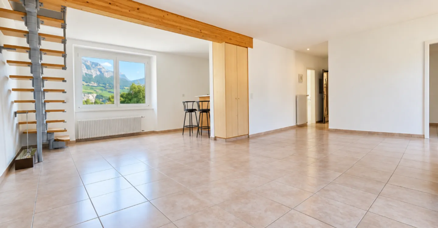 Appartamento duplex di 5 locali 1-2 con balcone e posti auto esterni - Foto 1 di 9