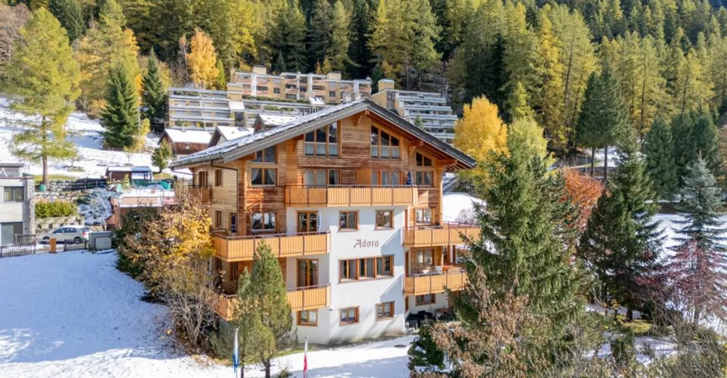 Casa plurifamiliare con 11 appartamenti nella migliore posizione a Leukerbad - Foto 1 di 11